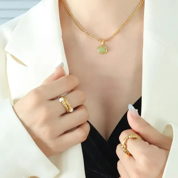 Gold_Natural_Stone_Pendants_For_Women